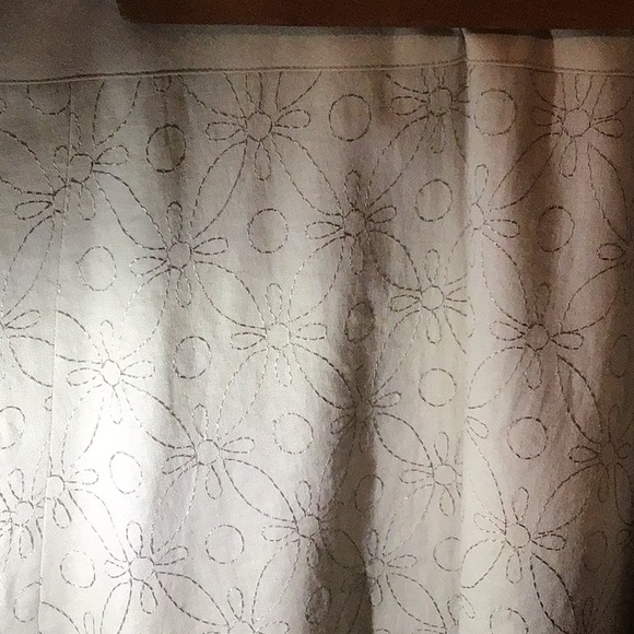 Ladies Flowy Linen Skirt with Embroidered Design 16/18 - Picture 2 of 2